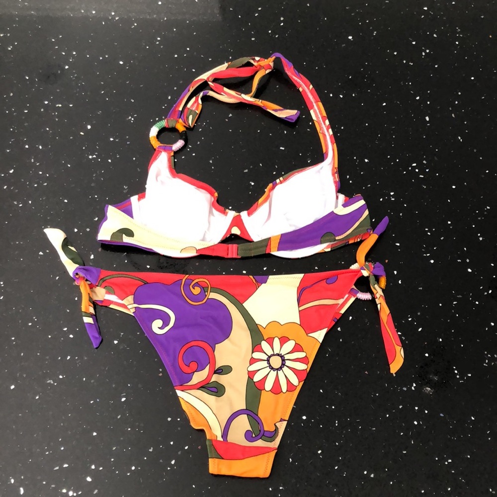 Bikini - Picture 4 of 4